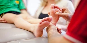 علت درد کف پا در کودکان